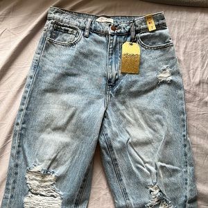 NWT Vibrant MIU Distressed Size 7 (W27)